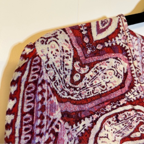 FREE PEOPLE RED WHITE PINK PAISLEY PATTERNED V NECK BLOUSE SIZE EXTRA SMALL - Picture 2 of 16
